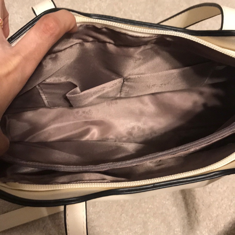 Hand Bag - Picture 2 of 4